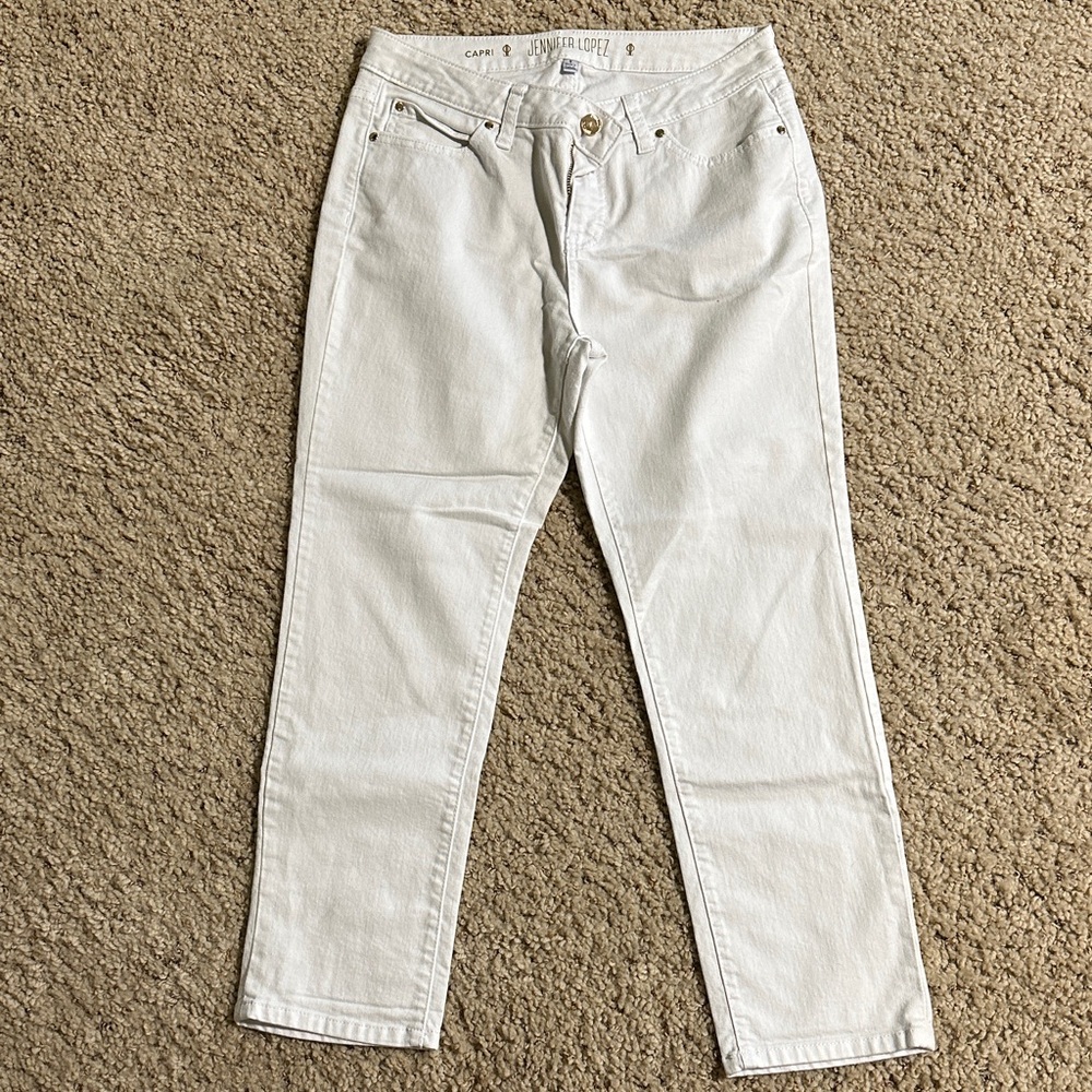 Jennifer Lopez Cream Capri Pants with Gold Details size 6